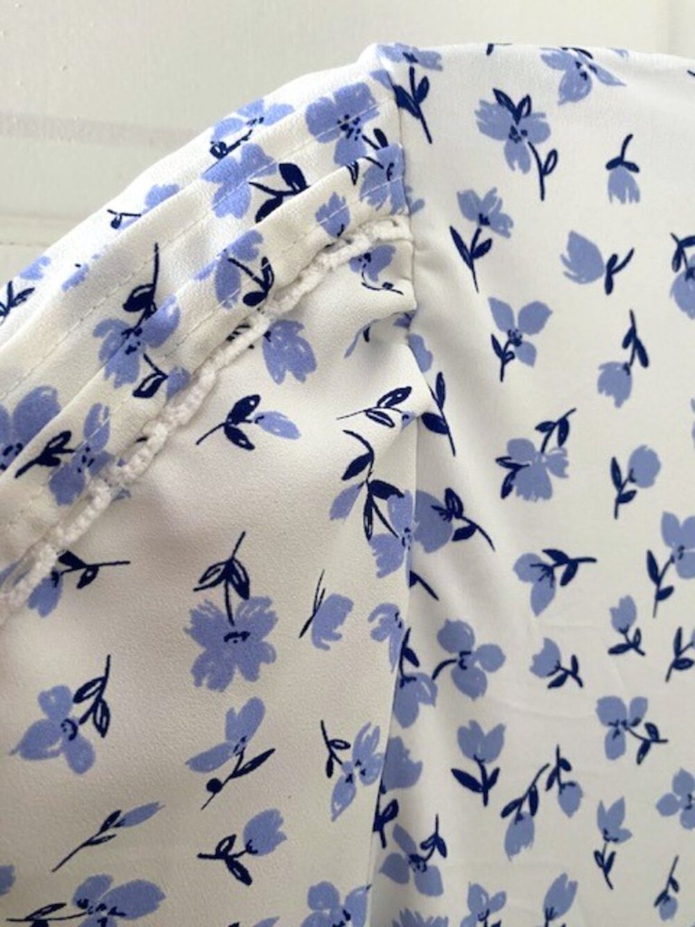 Ann Taylor Floral Ruffle-Neck Blouse Long Sleeve Women's Blue Petite XXS - Picture 7 of 10